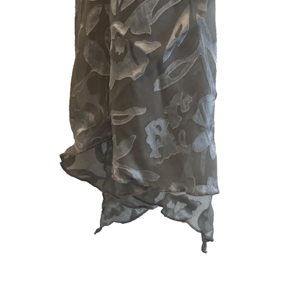 NWT Betsey Jonhson Women's Gray Sheer/Crushed Velvet Gorgeous Floral Shawl/Wrap - Picture 3 of 8